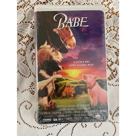 New & Sealed Babe - VHS 1995 Clamshell Plastic Case - Universal Family Features - Picture 1 of 6